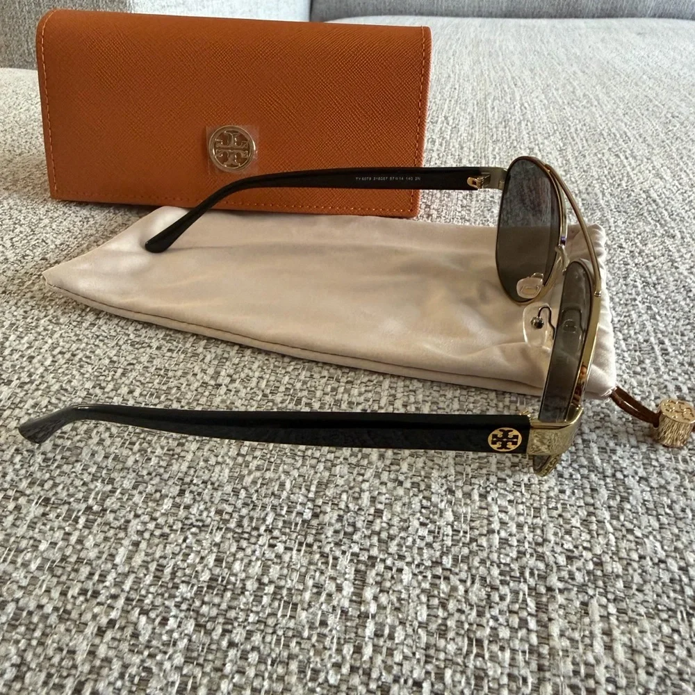Tory Burch Aviator Sunglasses - Picture 3 of 4